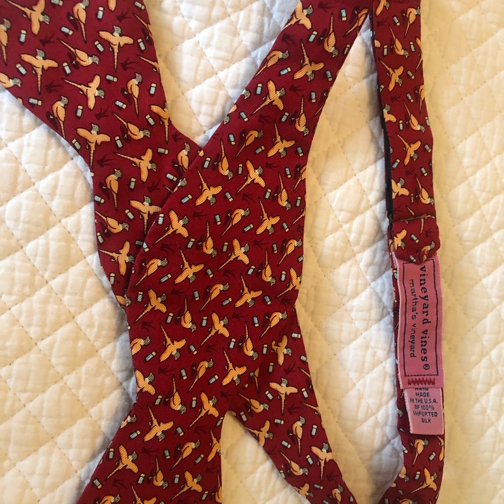 VV adjustable silk bow tie dark red with pheasants/hunting theme